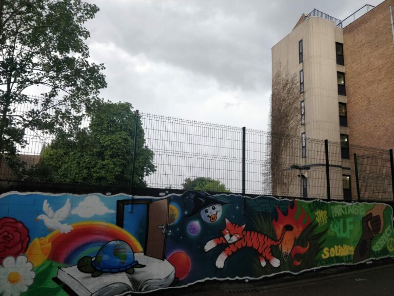 Une fresque pour la défense des droits des migrants