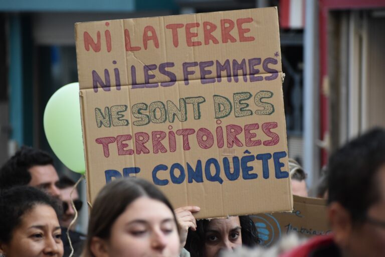 « Quand les femmes s&rsquo;arrêtent, le monde s&rsquo;arrêtent » – Collectif 8 Mars Mons