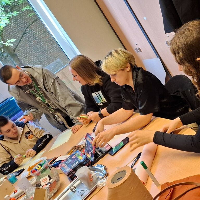 Atelier créatif haut en couleur pour la 1ère Pride Tournai