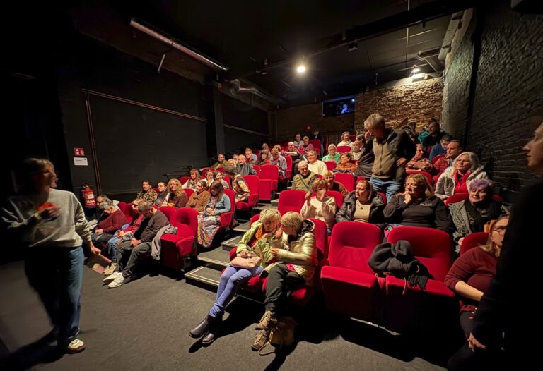 Vif succès pour la 2ème représentation du spectacle « Je saigne » – Une création sans tabou
