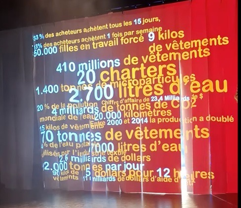 Les bénévoles de la Freeperie en réflexion autour de la fast fashion